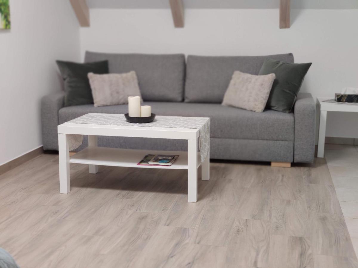 Kosbor Vendeghaz Apartment Monoszlo Ngoại thất bức ảnh
