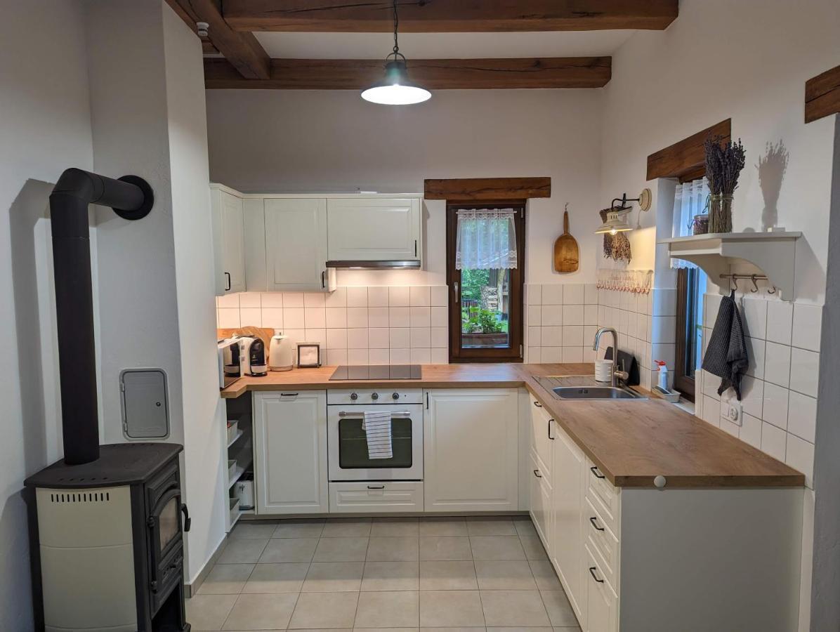 Kosbor Vendeghaz Apartment Monoszlo Ngoại thất bức ảnh