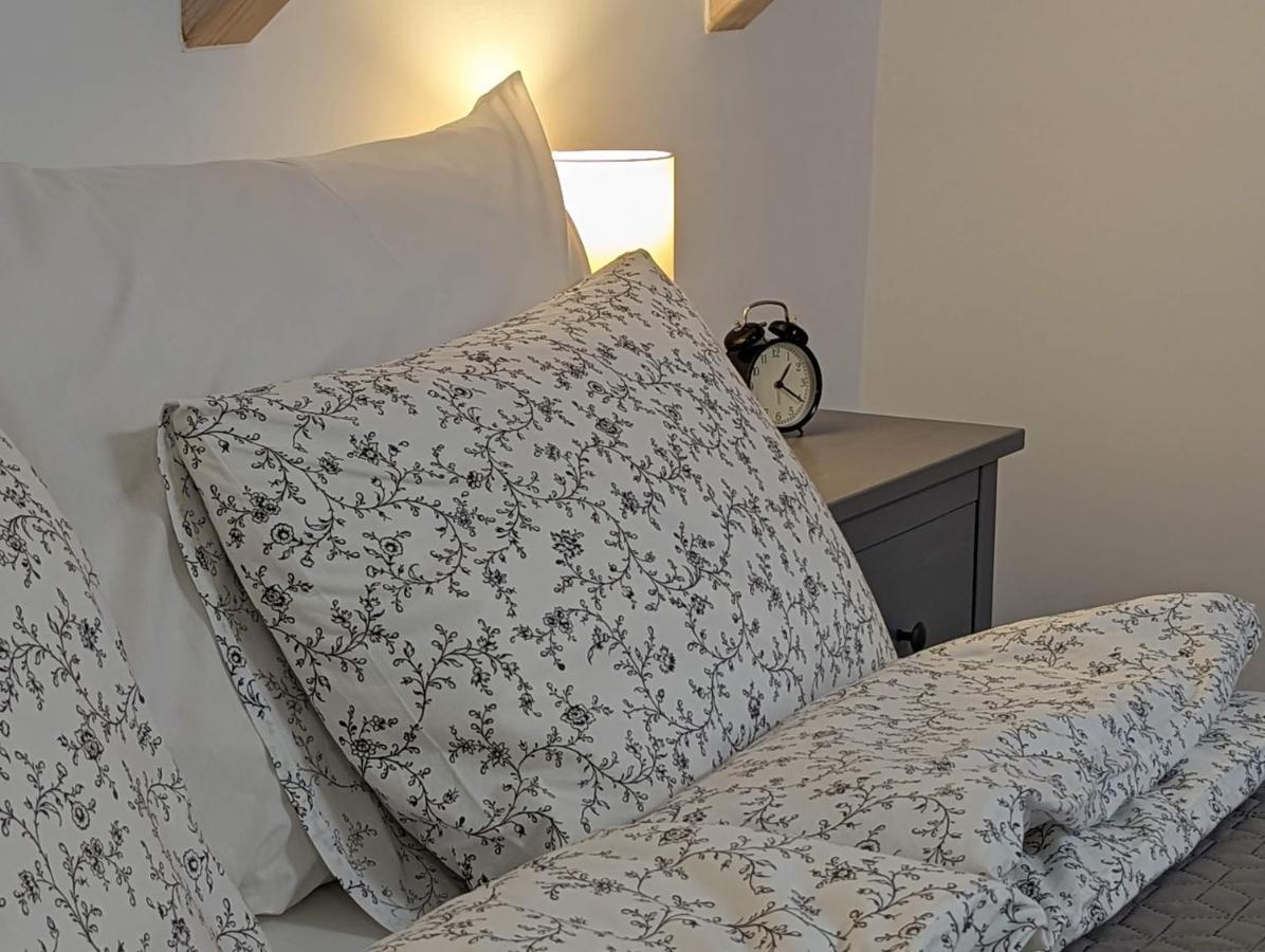 Kosbor Vendeghaz Apartment Monoszlo Ngoại thất bức ảnh